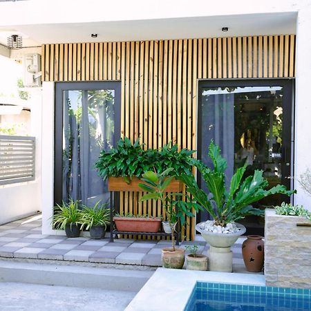 Urban Oasis Resort, Tarlac エクステリア 写真