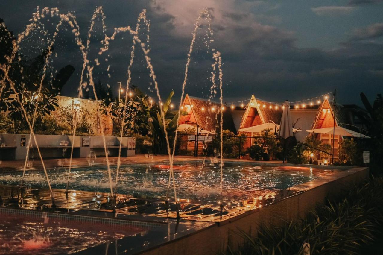 Urban Oasis Resort, Tarlac エクステリア 写真