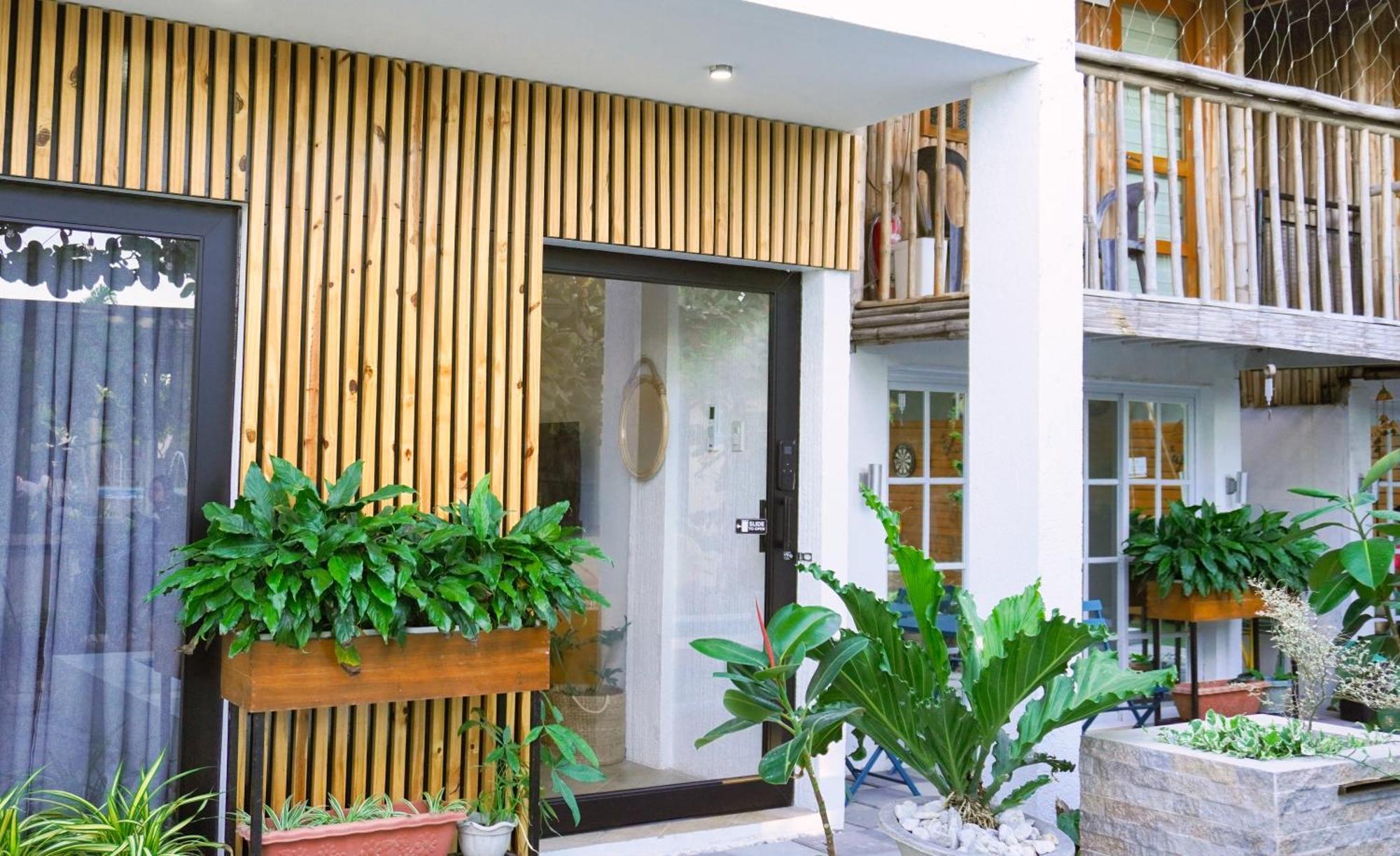 Urban Oasis Resort, Tarlac エクステリア 写真